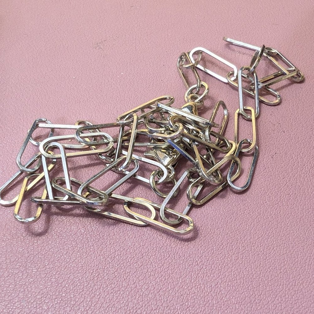 Silver necklace, paper-clip style